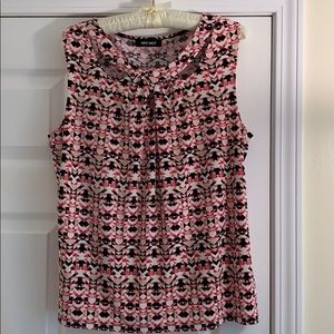 Sleeveless geometric print top